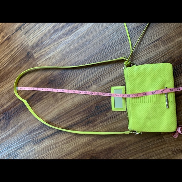Elaine Turner yellow crossbody with mirror - Picture 7 of 13